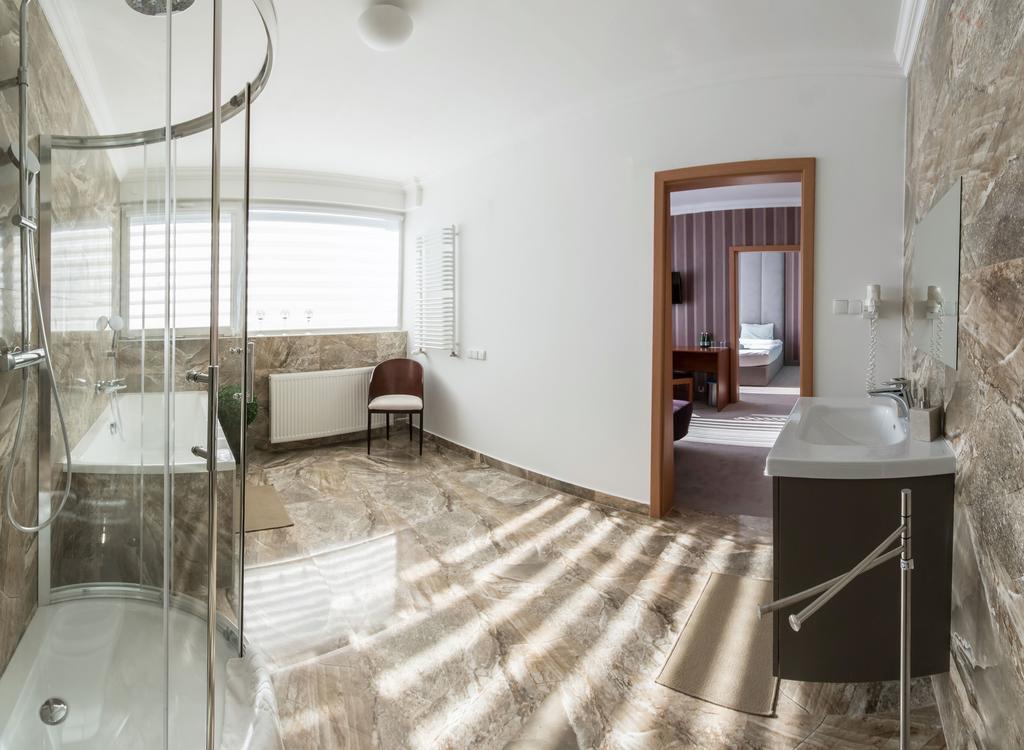 Hotel Europejski Nysa Extérieur photo